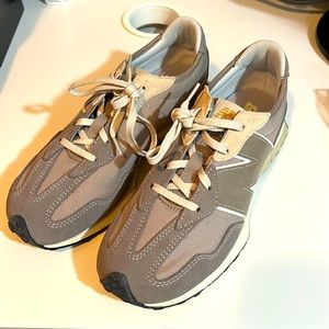 New Balance 327, Size 6.5
